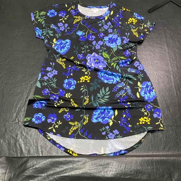 LulaRoe Mitzi Top (L) - Picture 3 of 6